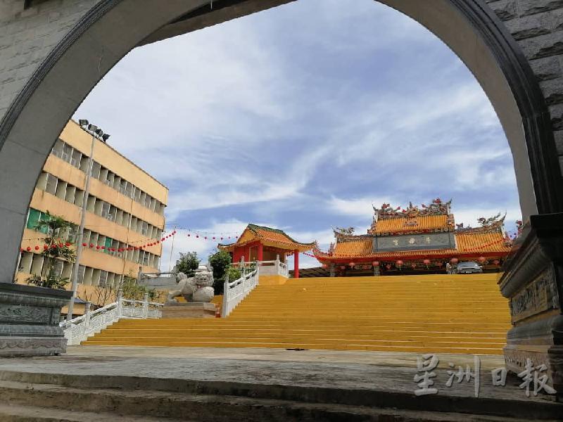 关丹斗母宫7月8日恢复运作，善信可到庙膜拜了。

