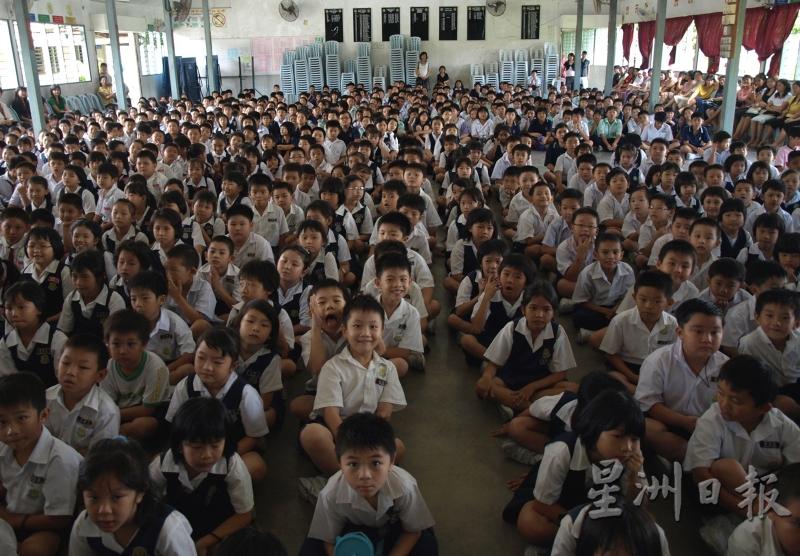 受疫情影响，曼绒县的其中6间华小，共接获11名从城市学校转来的“插班生”或新生报读。