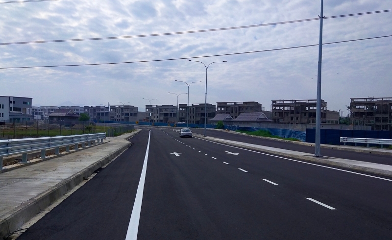 华都工业园衔接峇都交湾新路已通车，暂先开放2条车道给公众通行。
