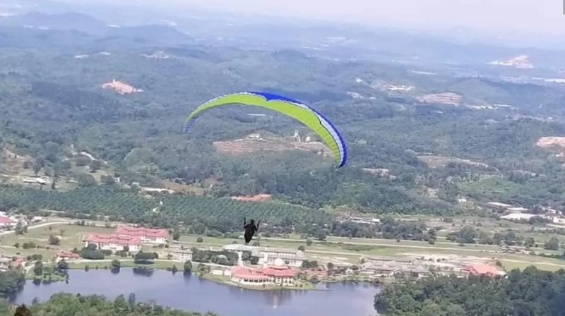 除了万津的朱格拉山，新古毛也有进行滑翔伞运动的地方。