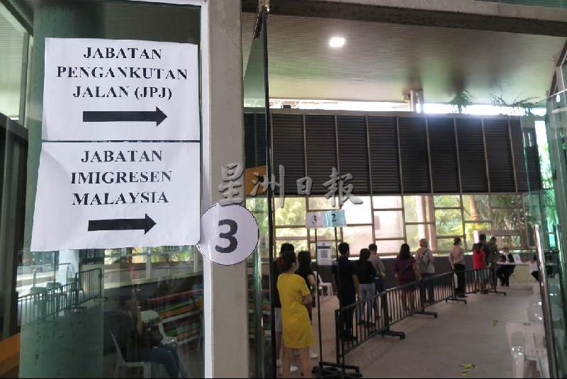 古晋城市转型中心不再出现大排长龙。 古晋城市转型中心不再出现大排长龙。