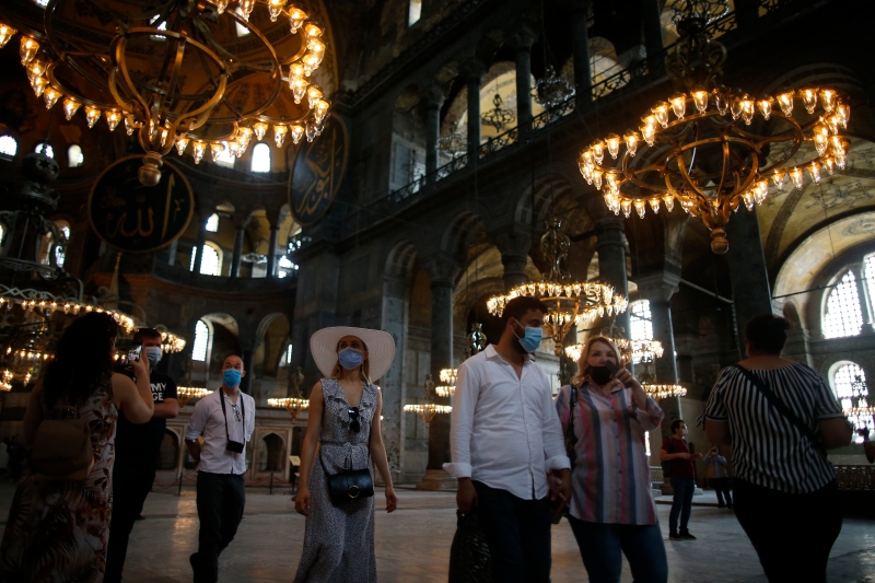 列为世界遗址的圣索菲亚大教堂，每年吸引大量游客到来参观。