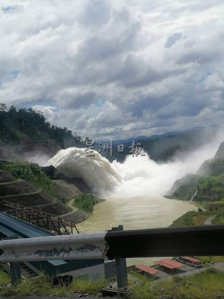 峇贡水力发电站即日起开始排水。
