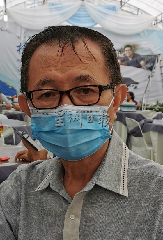 胡亚桥:杨金荣是很谦卑、乐意帮助人的人。
胡亚桥:杨金荣是很谦卑、乐意帮助人的人。