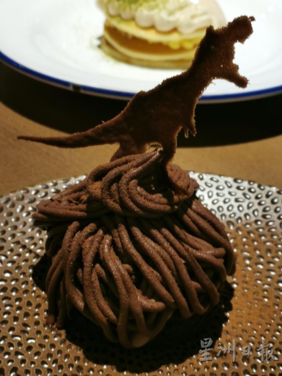 台北chope chope餐厅里，把美禄恐龙做成甜点，恐龙以剪影方式呈现。