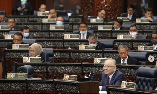 魏家祥（右下）出席国会下议院会议，并祝福新任议长工作愉快。

