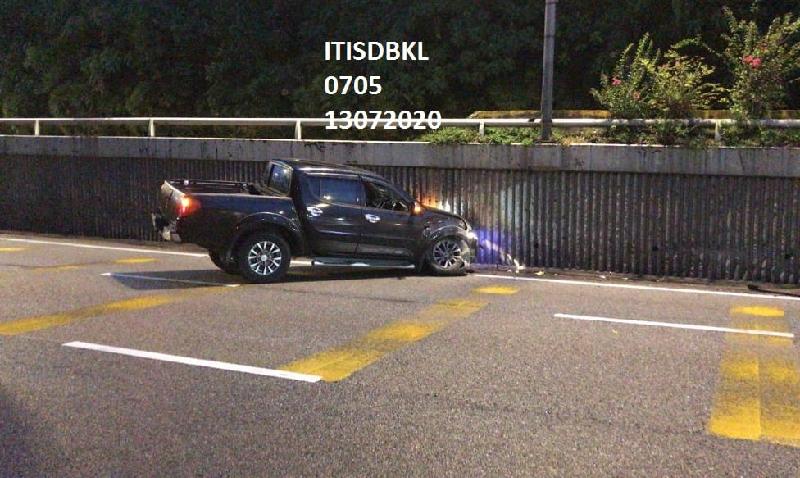 赛益布特拉路早前有车祸发生，造成从谷中城前往电动火车吉隆坡站的方向，出现3公里的车龙。（图取自：Astro Radio Traffic脸书）