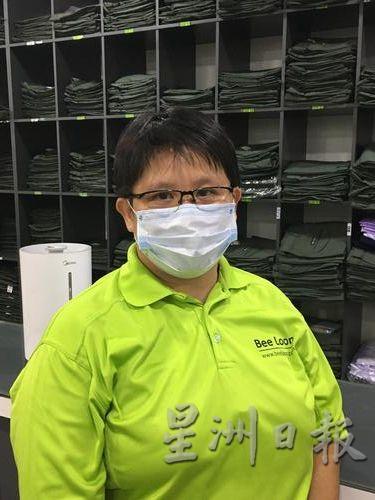 简慧婷表示,打从首相宣布学生复课日后,店里的生意突然好许多,这和往年6-7月冷清清的情况有很大不同,员工们忙着没时间休息。