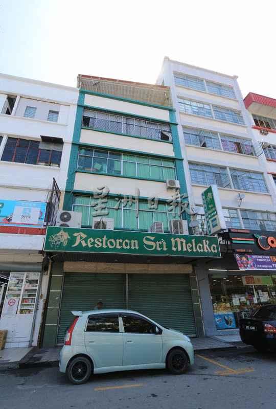 位于亚庇甘榜亚逸的斯里马六甲餐厅，在行动管制令期间悄无声息地停业，业主决定将5层楼店屋及生意顶让给他人。