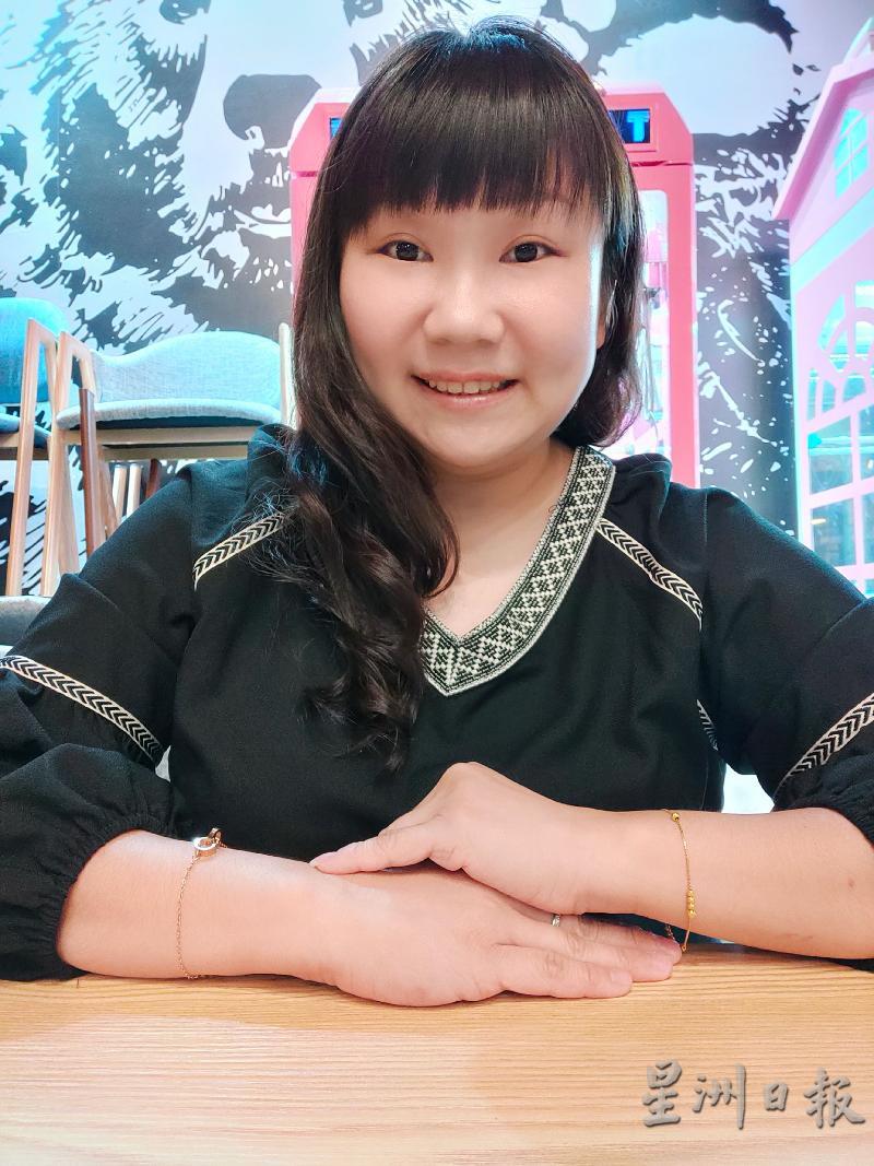人联党蓝卑尔支部青年团团长黄于沁:控制冠病疫情不能单靠政府努力,必须靠全民共同合作,才能达到抗疫效果。 人联党蓝卑尔支部青年团团长黄于沁:控制冠病疫情不能单靠政府努力,必须靠全民共同合作,才能达到抗疫效果。