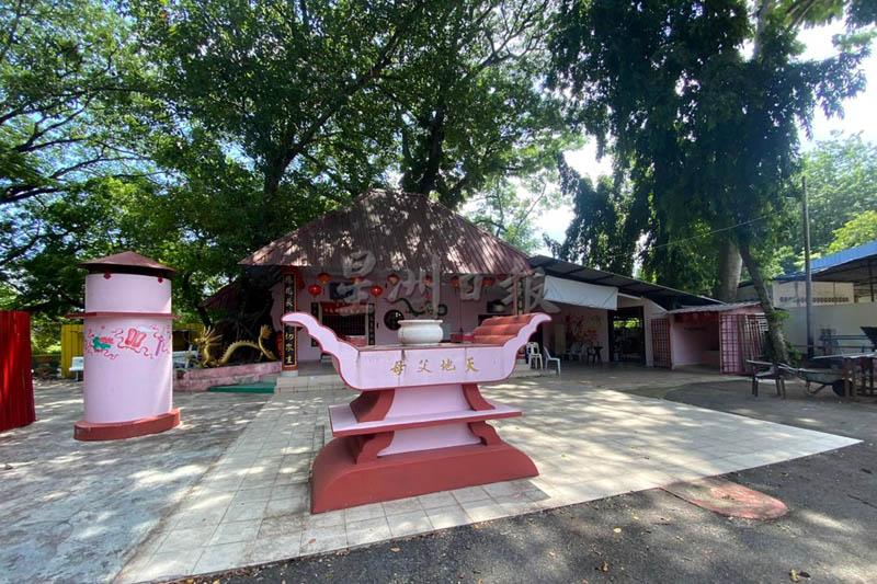 双溪浮油灵应堂三王府庙被指原地在北海新路,于5年前才迁至该寺范围内。 双溪浮油灵应堂三王府庙被指原地在北海新路,于5年前才迁至该寺范围内。