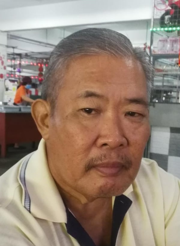 鲁智清协助油棕农友了解棕果价新计算法。