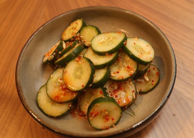 香脆的韩式凉拌小黄瓜，也是解暑的开胃小菜。