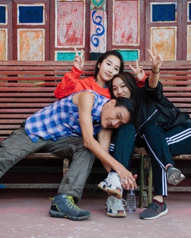 梁家辉去年曾与两个女儿一起上中国亲子节目《一路成长》。