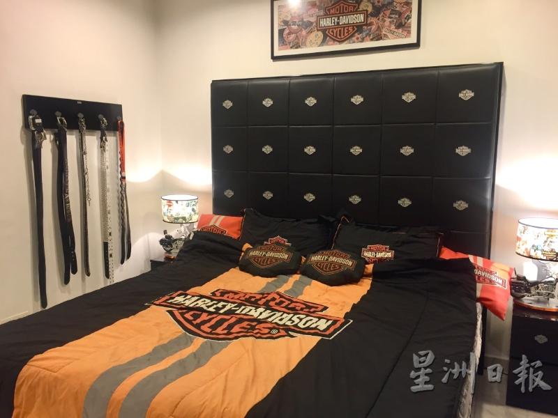 哈雷床旁的哈雷床头灯会发出摩哆车声响,煞是有趣。