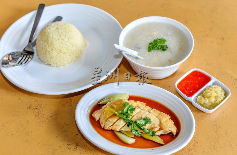 特级菜园鸡饭档，除了鸡饭之外，还有招牌“干贝蚝豉菜园鸡粥”，强调的是原味，未使用味精调味。