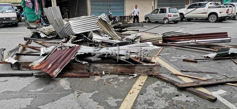 市区路面满是被强风吹落的锌片、木板及玻璃窗碎片。
