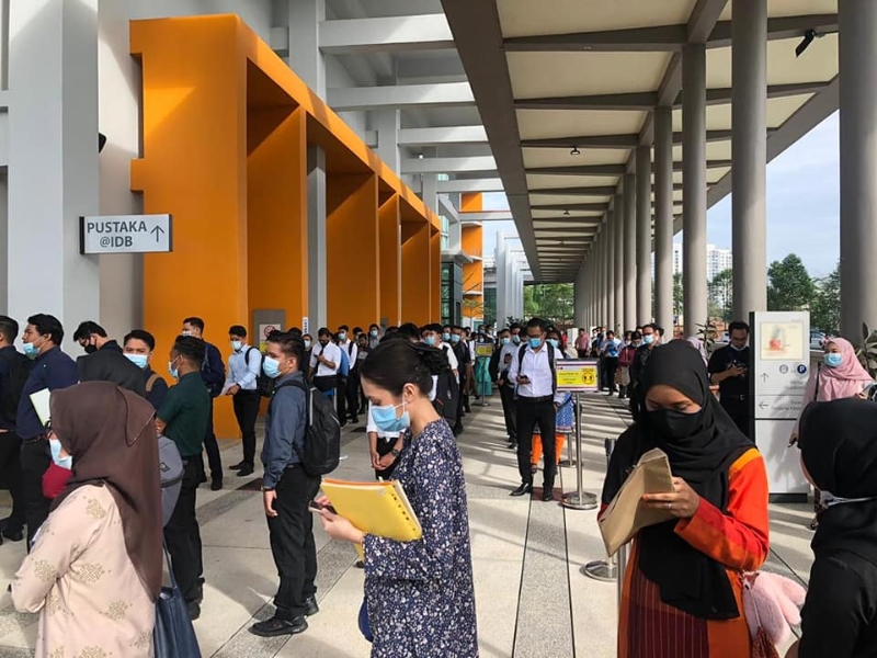 吉隆坡市政局今年6月份公开招聘数十个空缺，吸引了上千人前往面试。