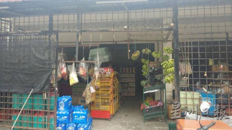 瓜冷市议会执法人员发现哥本路一名“劳板”向本地人租下两间店铺，大做杂货店生意，且规模不小。