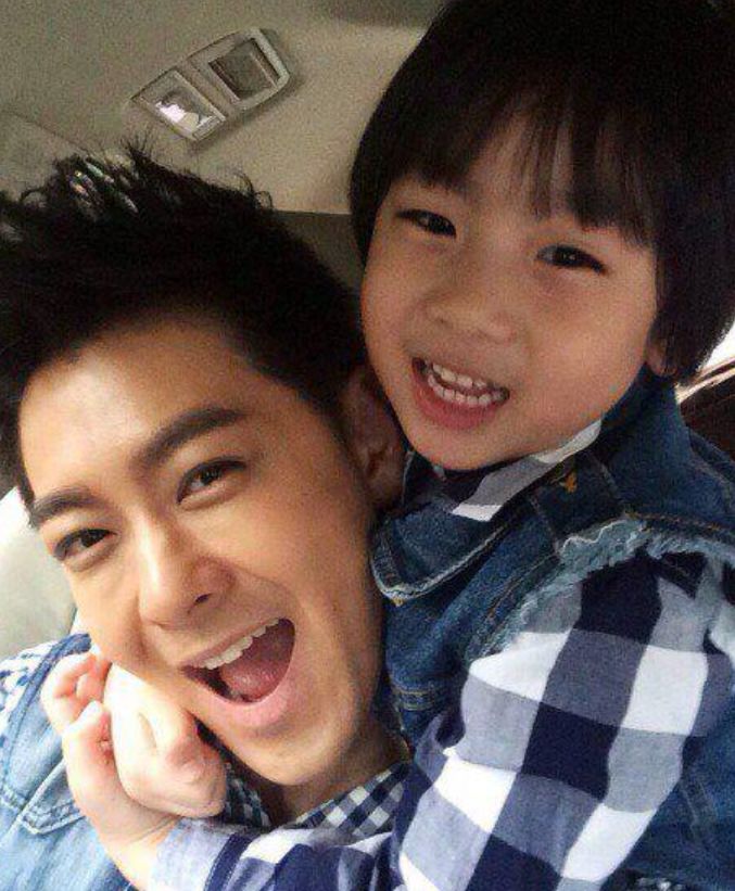 林志颖于2013年携3岁的Kimi参加《爸爸去哪儿》，人气暴涨。