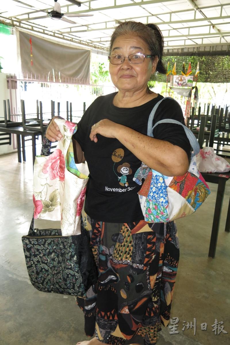 陈紫霞亲手制作的各款环保手提袋。