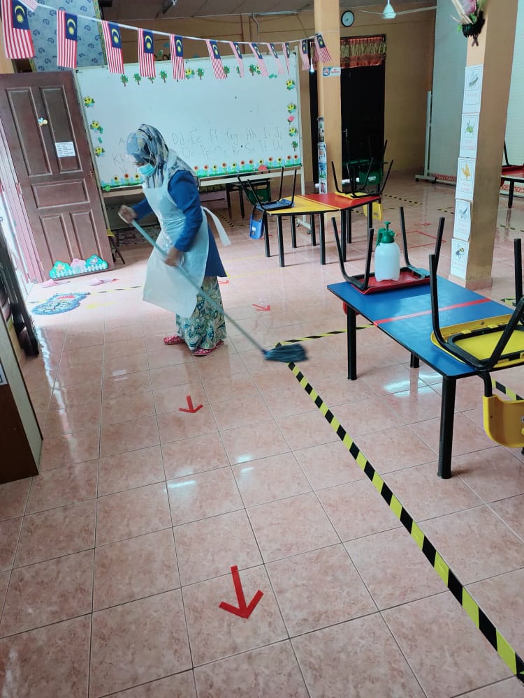 76所古邦巴素KEMAS幼儿园和托儿所，临时接到关闭14天的停课令。