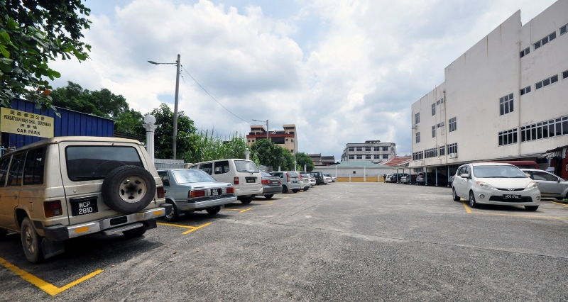 华济公会私人停车场只需2令吉，即可从早上7时停放至晚上7时，也是商家及职员最长停放的地点。