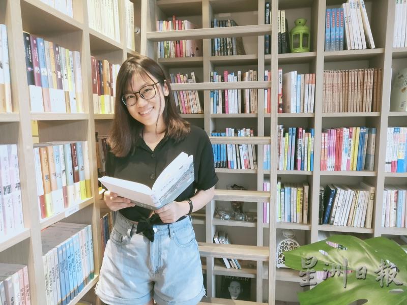 郑婷:在图书馆主题咖啡厅阅读与品咖啡,感觉气质都提升了。
