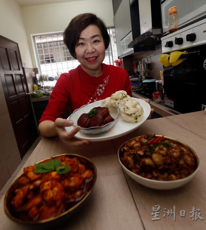 潘碧心与读者分享酸柑鸡、东坡肉及客家算盘子的做法。