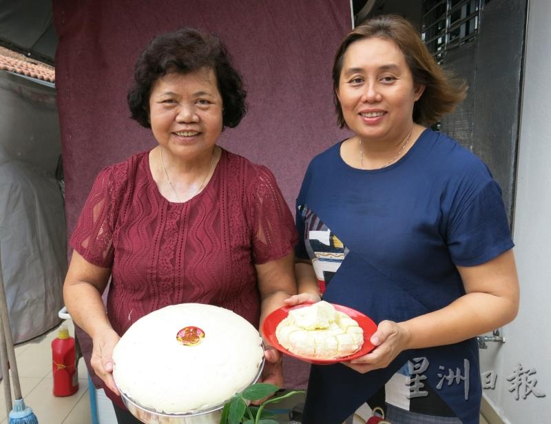 曾志玲（右）从妈妈马碧连（左）及妈妈的好姐妹王美娥那里学到许多烹煮潮州美食的功夫。