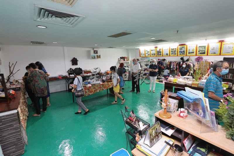 沙巴州首家通过为流浪动物筹募资金的慈善商店，内有售卖创意产品、环保及二手商品。