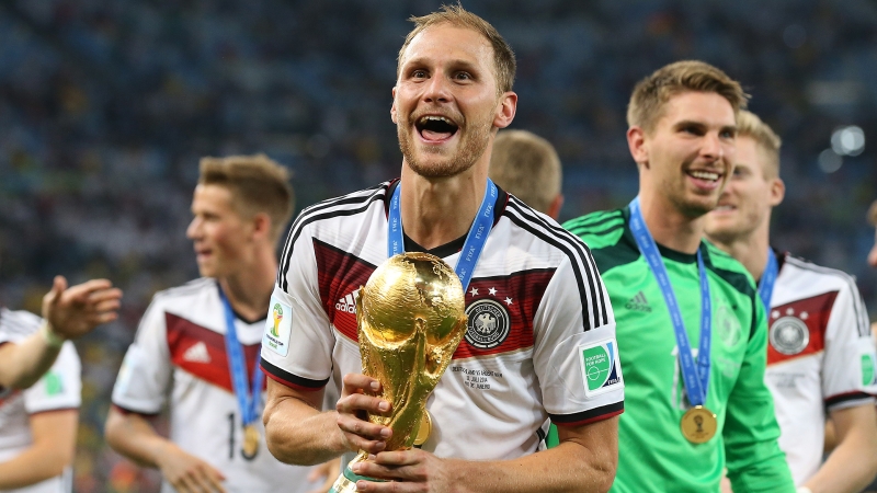 在2014年巴西世界杯的7场比赛中全部首发，助德国夺得冠军的赫韦德斯日前宣布结束自己的职业生涯。（锡尔克官网照片）