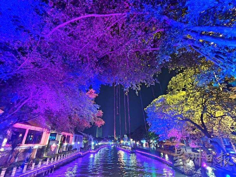 夜间华灯初上时刻,点点靓丽的灯火为甲河带来了异国情调,且又夹杂着属于甲河风之美。