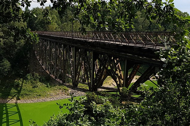 《不可能的任务》系列电影每一集都会在不同的城市拍摄，图为波兰一座拥有百年历史的大桥。