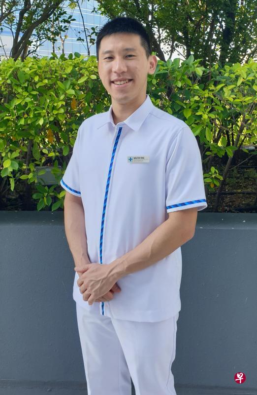 陈懿伟有10年的护士经验。他在2018年决定修读由新加坡理工大学和格拉斯哥大学协办的护理荣誉学士学位，在今年3月完成学业后，立即返回护理工作。（樟宜综合医院提供）