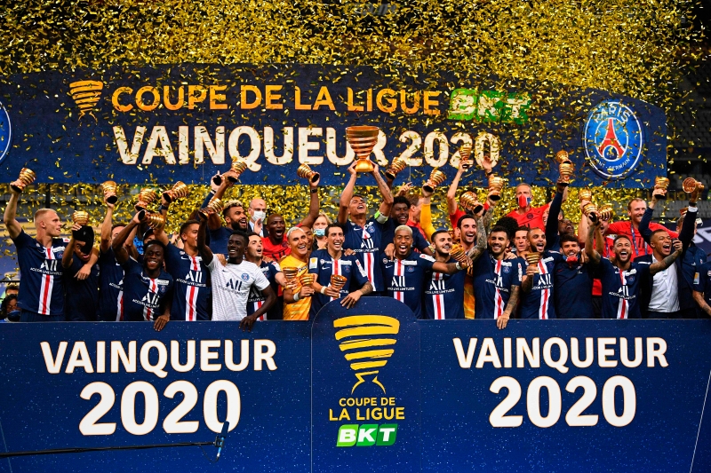 巴黎圣杰门在法国联赛杯决赛通过点球战以6比5击败里昂，加上此前夺得的法甲和法国杯冠军，本赛季成功实现国内三冠王壮举。（法新社照片）
