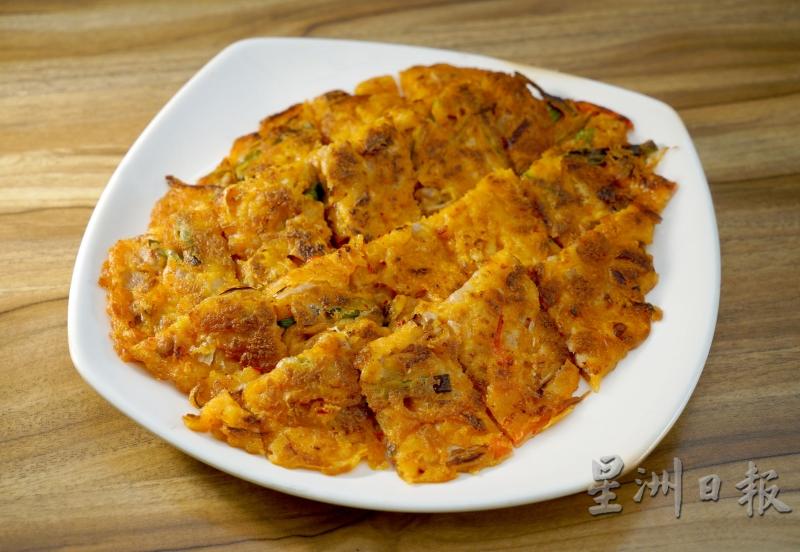 加入了猪肉、泡菜和蔬菜的泡菜饼（Kimchi Pancake），卖相虽然普通却很美味，大受欢迎。