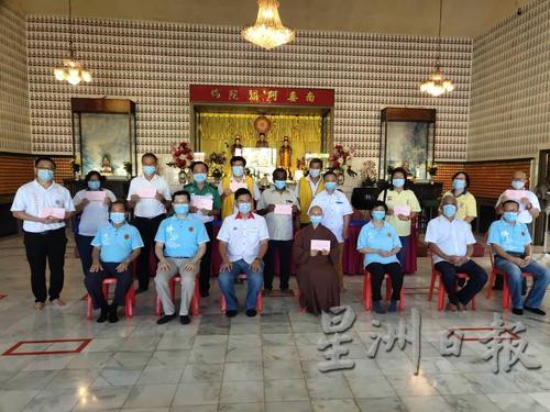马六甲佛教居士林移交3万3300善款给10团体及170名残疾人士。