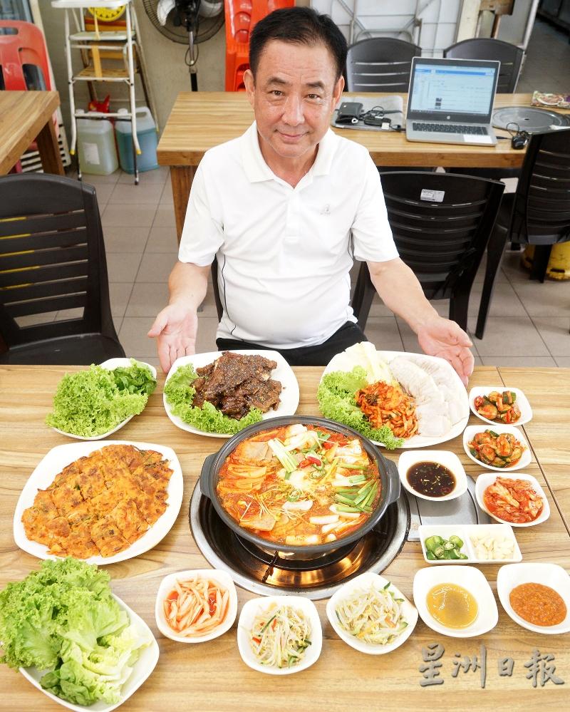 崔贤镇推荐的部队锅和排骨，并不在日常的菜单上，需要特别预订，否则就没办法吃到。