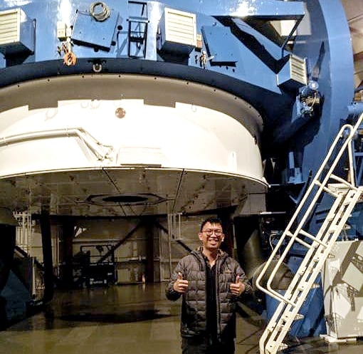 Behind Yuan-Sen is the Magellan Telescope at Las Campanas Observatory. Yuan-Sen's main research is to use AI to extract information from big data collected from the vast Universe, and to unravel how the Milky Way has formed.
