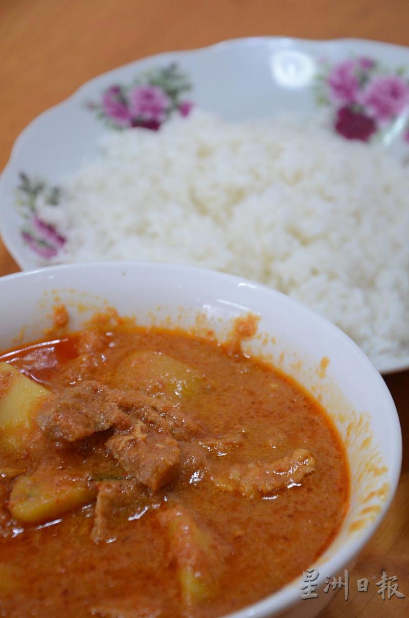 维强亲手烹煮的泰式咖哩猪肉色香味具足，美味又下饭。