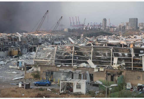 贝鲁特港口区发生爆炸后许多建筑物受损。