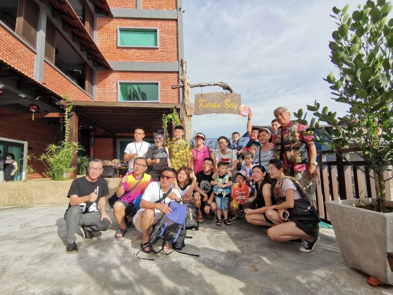 知名旅游社苹果旅游集团带了员工与家属莅访古楼渔村体验古楼风情，同时也策划主题生态旅游。