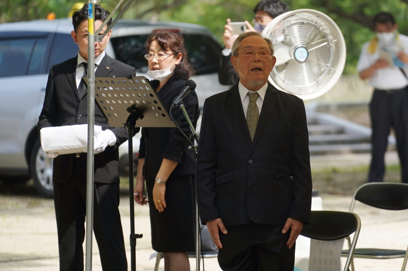 原子弹爆炸的韩国幸存者，出生于日本的第二代韩国人李钟根在广岛和平纪念公园的韩国受害者纪念碑前举行的韩国受害者追悼会上讲话。