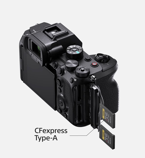 索尼A7S III拥有双卡槽，可以置入CFexpress Type A记忆卡，或UHS-I和UHS-II SDXC/SDHC格式的记忆卡。