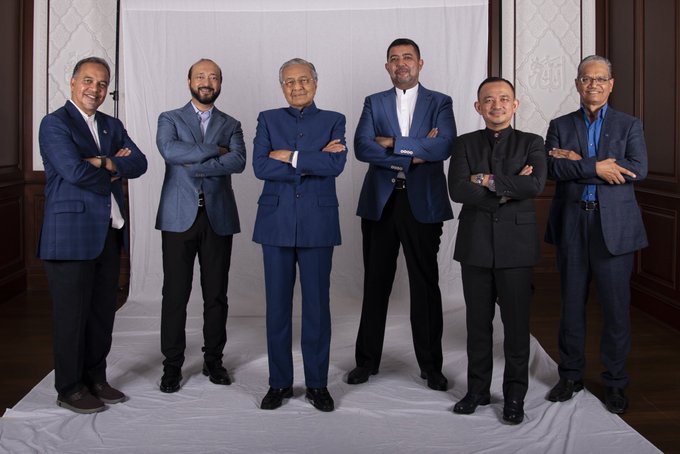 在宣布成立新政党后，马哈迪在推特帖上一张他与另5名被土团党开除的领袖合照。左起是阿米鲁丁、慕克力、马哈迪、马祖基、马智礼以及沙鲁丁。
