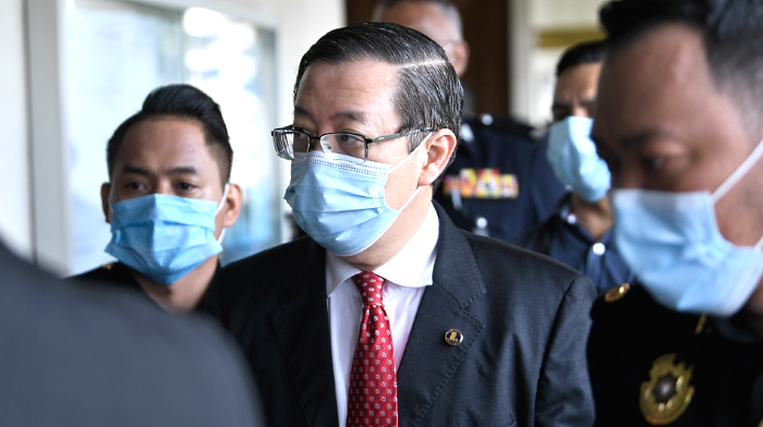 Lim Guan Eng is charged in the Sessions Court with soliciting gratification to help a company secure the Penang undersea tunnel project. BERNAMA