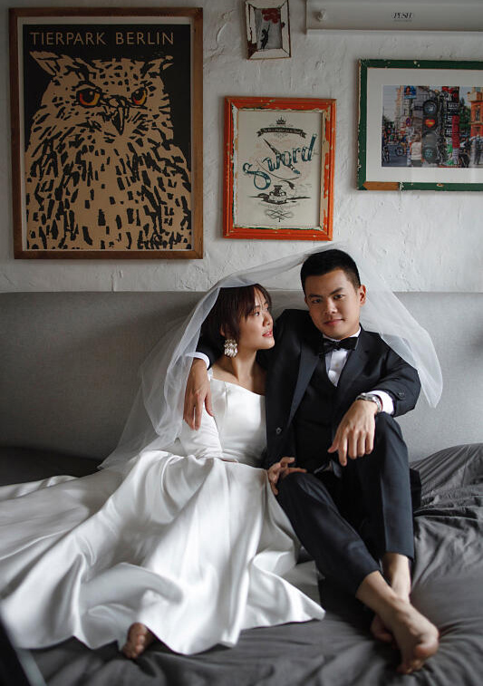 雅琪五年前去香港求姻缘，求姻缘后第二天就认识未婚夫刘晋维。（受访者提供）