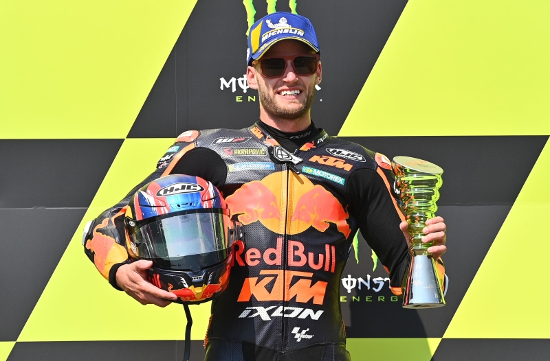 宾德尔在MotoGP生涯第3战即夺下首冠，并成为首名南非籍MotoGP分站冠军，也是红牛KTM队史MotoGP首冠。（法新社照片）