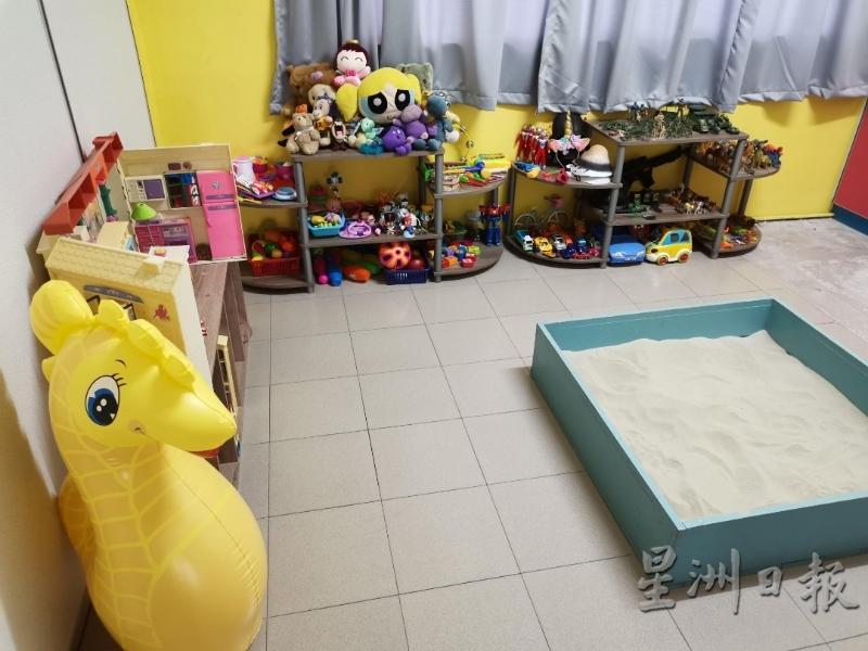 博爱辅导中心内也有一间特别为儿童而设的房间，里面还有一个供儿童心理治疗的沙箱游戏。

